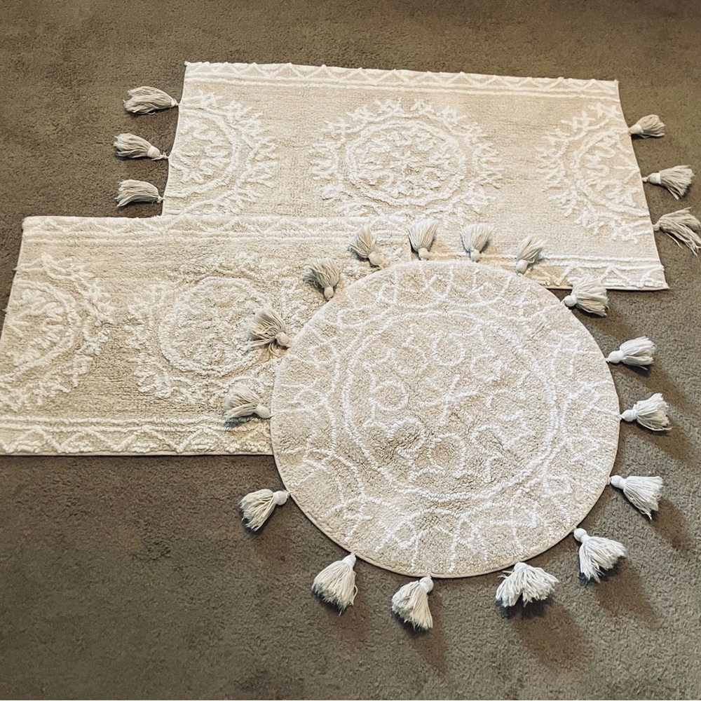 Elegant Cream Tassel Rugs Set
